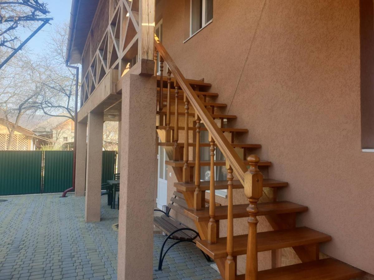 Садиба "У Юлії" Svaleava Exterior foto
