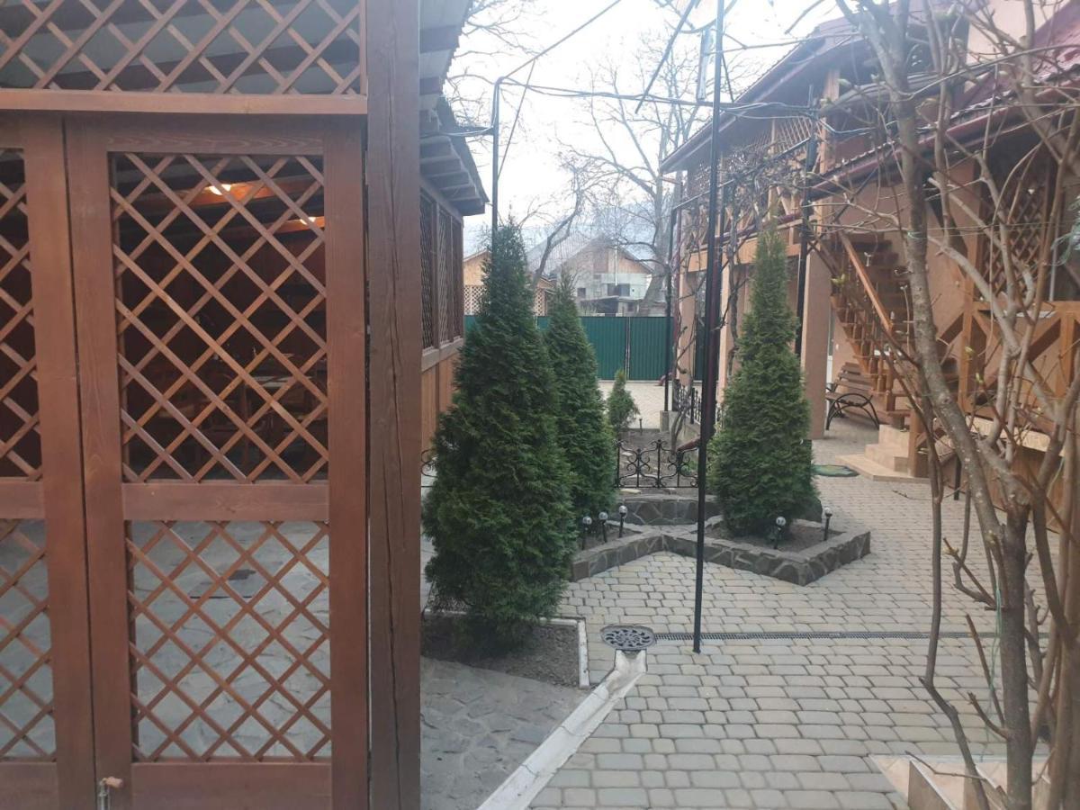 Садиба "У Юлії" Svaleava Exterior foto